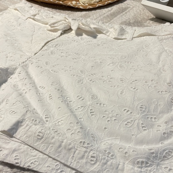 NWT Crown & Ivy White Eyelet Shorts 16 - Picture 3 of 13